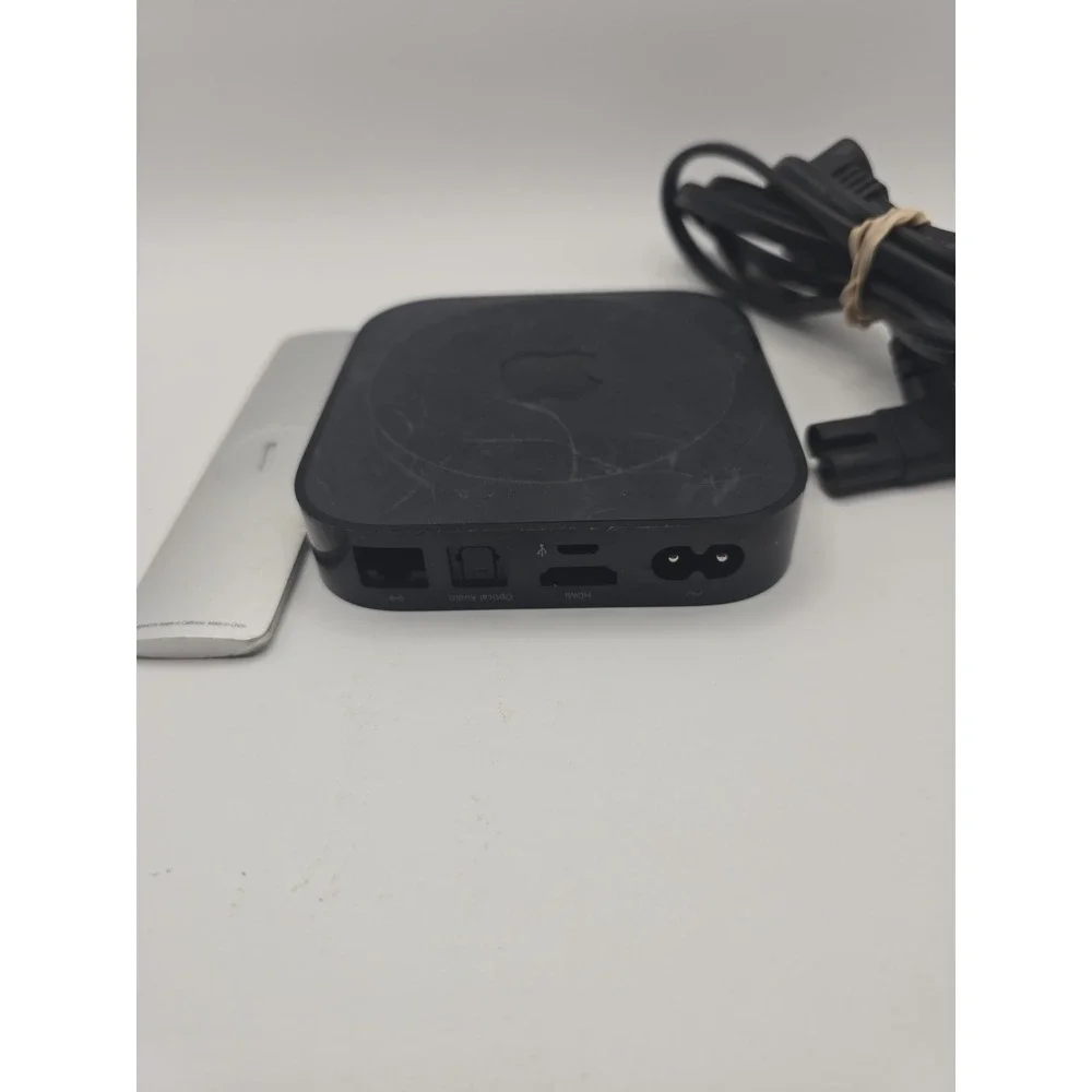 Apple TV (3rd Generation) 8GB Digital HD Media Streamer - Black